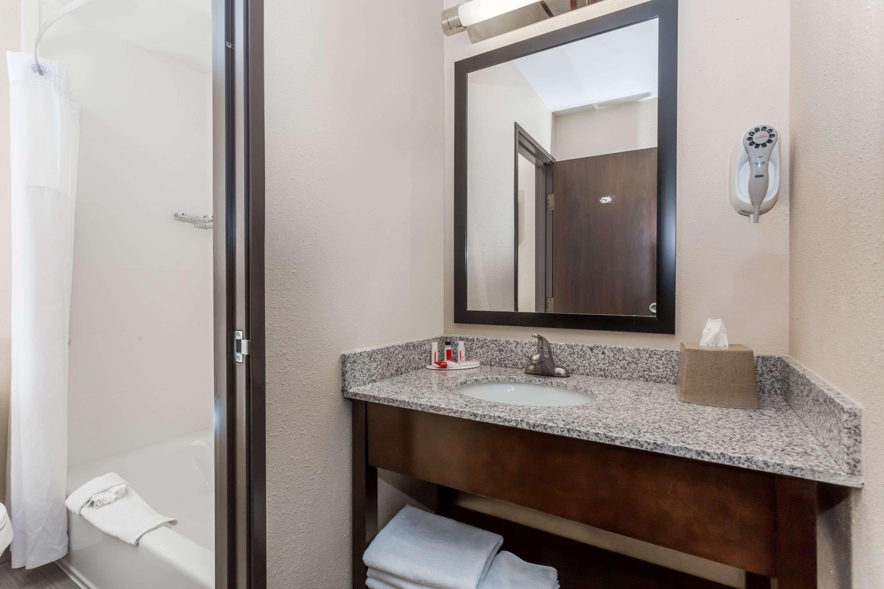 Super 8 By Wyndham Longmont/twin Peaks Hotel