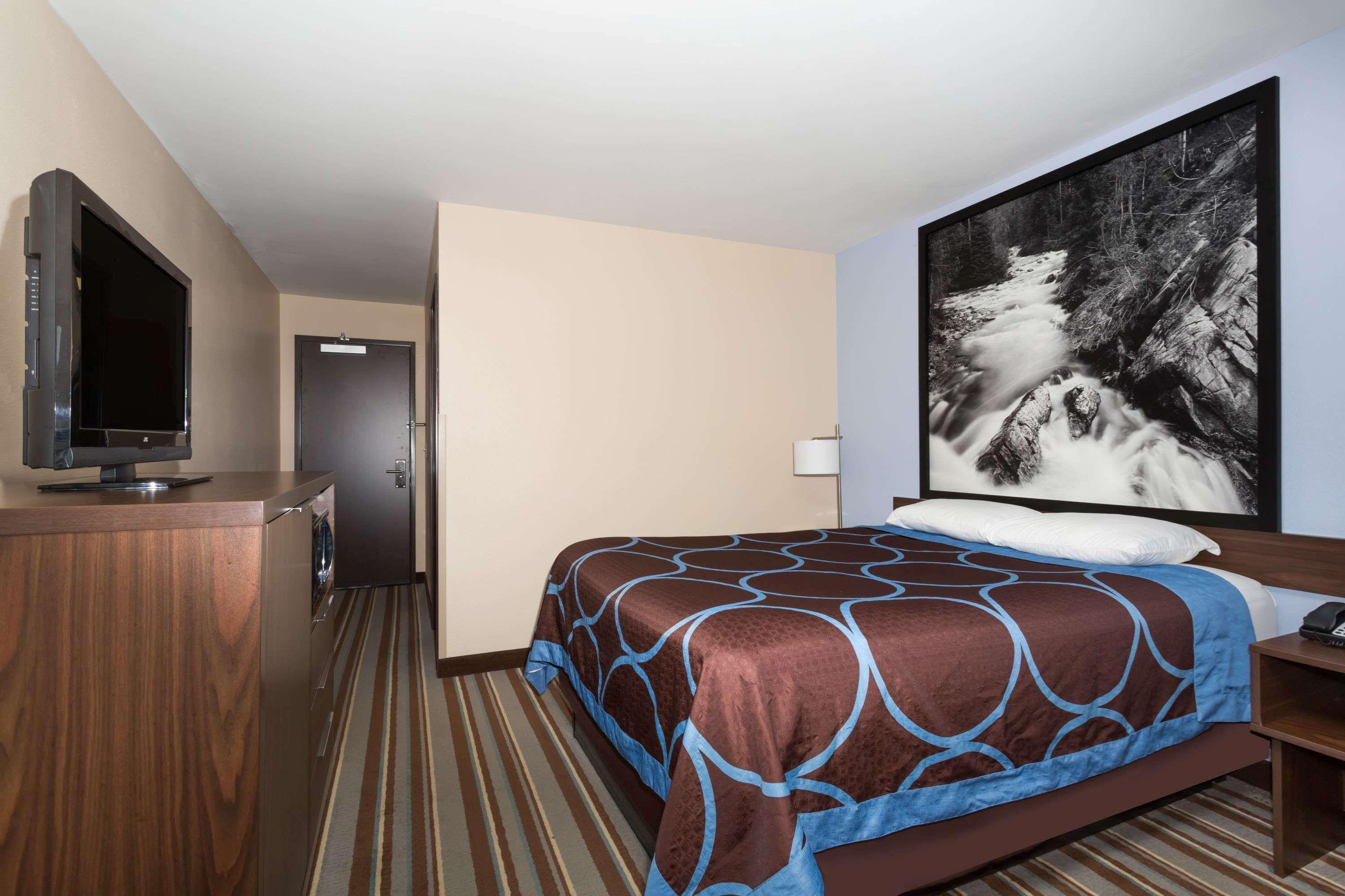 Super 8 By Wyndham Longmont/twin Peaks 2*