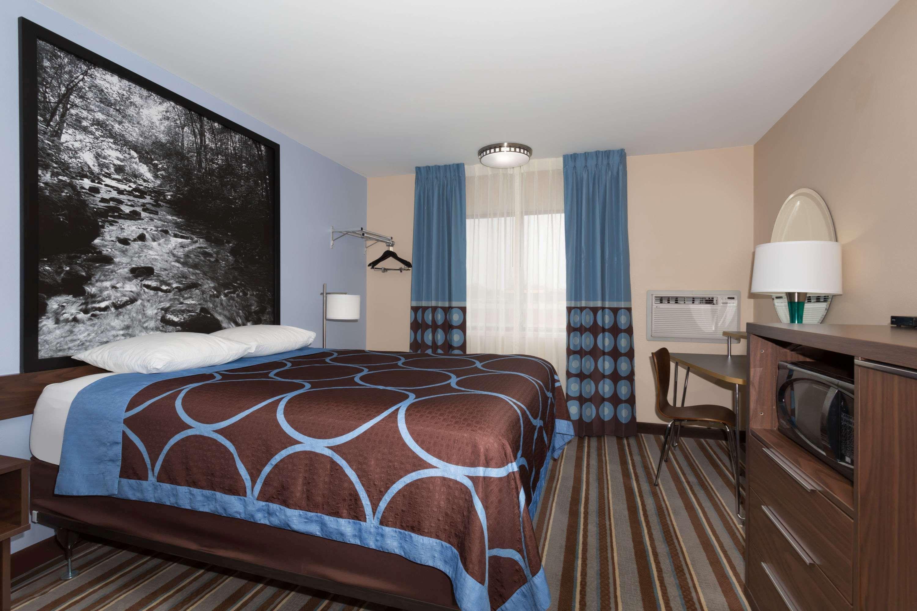 Super 8 By Wyndham Longmont/twin Peaks Hotel Longmont