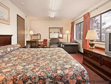 Super 8 By Wyndham Longmont/twin Peaks 2*