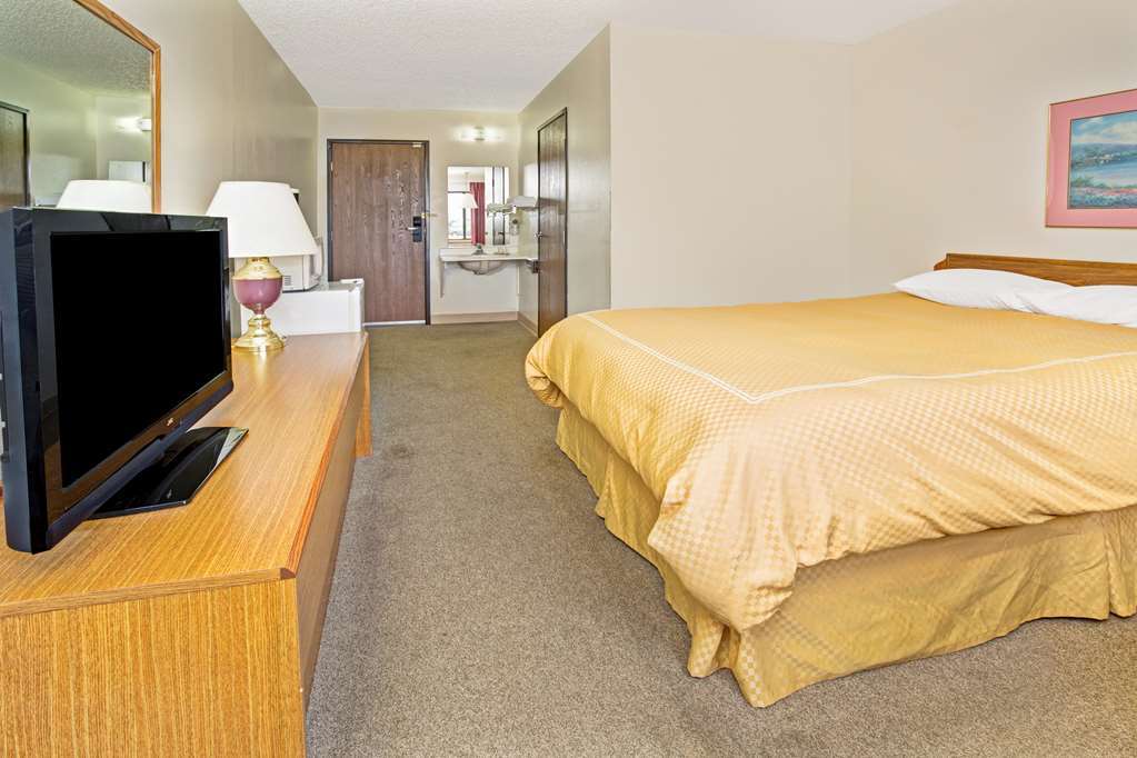 Super 8 By Wyndham Longmont/twin Peaks Hotel 2*